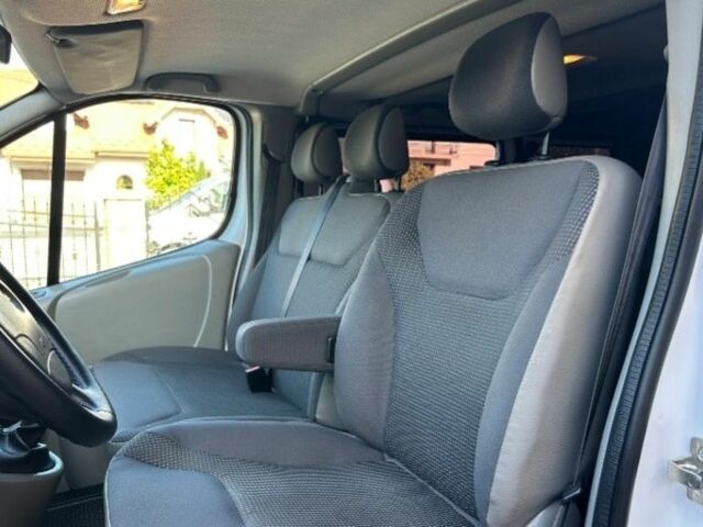 Белый Опель Виваро, объемом двигателя 2 л и пробегом 210 тыс. км за 8500 $, фото 14 на Automoto.ua