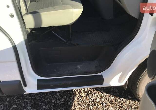 Білий Опель Віваро, об'ємом двигуна 2 л та пробігом 317 тис. км за 7800 $, фото 9 на Automoto.ua