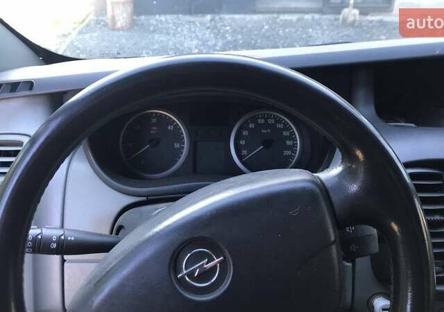 Білий Опель Віваро, об'ємом двигуна 2 л та пробігом 317 тис. км за 7800 $, фото 16 на Automoto.ua