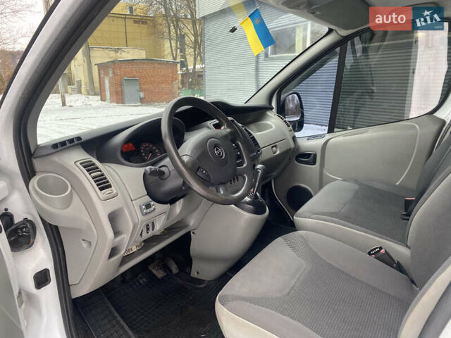 Белый Опель Виваро, объемом двигателя 2 л и пробегом 300 тыс. км за 10000 $, фото 13 на Automoto.ua