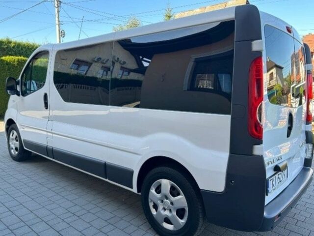 Белый Опель Виваро, объемом двигателя 2 л и пробегом 210 тыс. км за 8500 $, фото 3 на Automoto.ua