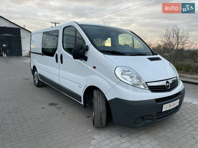 Білий Опель Віваро, об'ємом двигуна 2 л та пробігом 259 тис. км за 14899 $, фото 2 на Automoto.ua