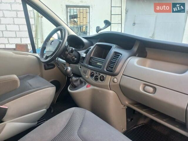 Белый Опель Виваро, объемом двигателя 2 л и пробегом 270 тыс. км за 12800 $, фото 5 на Automoto.ua
