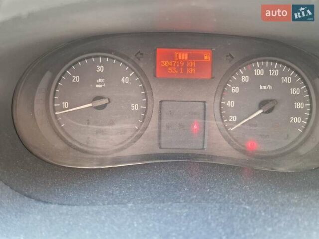 Белый Опель Виваро, объемом двигателя 2 л и пробегом 306 тыс. км за 8000 $, фото 5 на Automoto.ua