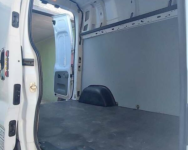 Белый Опель Виваро, объемом двигателя 2 л и пробегом 150 тыс. км за 12450 $, фото 10 на Automoto.ua