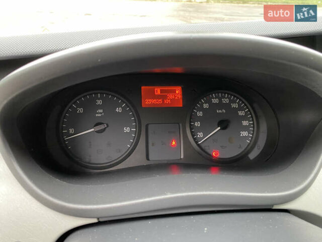 Білий Опель Віваро, об'ємом двигуна 2 л та пробігом 239 тис. км за 13700 $, фото 24 на Automoto.ua