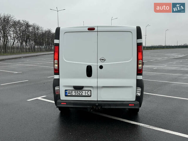 Белый Опель Виваро, объемом двигателя 2 л и пробегом 270 тыс. км за 8700 $, фото 4 на Automoto.ua