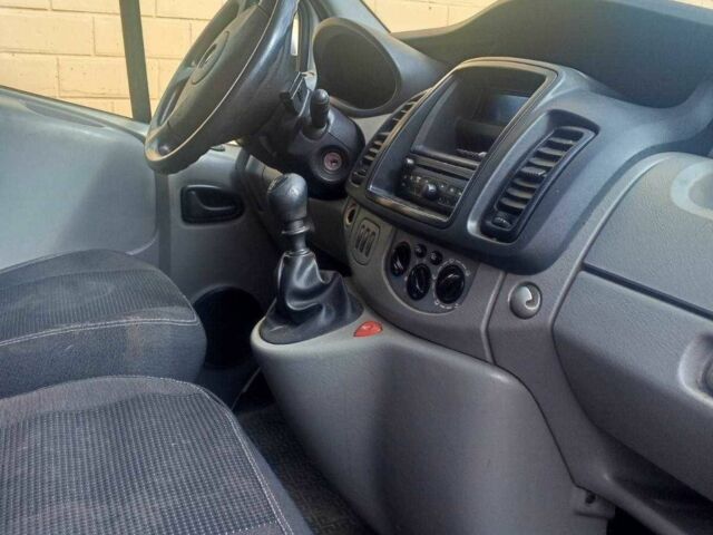 Белый Опель Виваро, объемом двигателя 2 л и пробегом 350 тыс. км за 10500 $, фото 6 на Automoto.ua