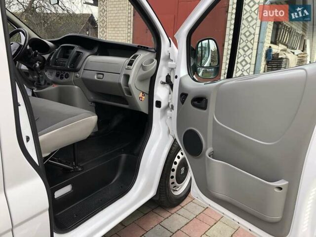 Білий Опель Віваро, об'ємом двигуна 2 л та пробігом 264 тис. км за 14600 $, фото 41 на Automoto.ua