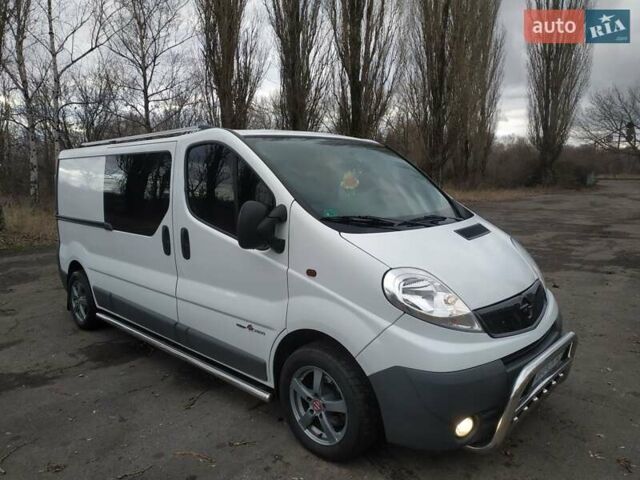 Белый Опель Виваро, объемом двигателя 2 л и пробегом 255 тыс. км за 10500 $, фото 8 на Automoto.ua