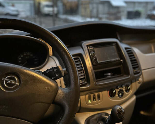 Білий Опель Віваро, об'ємом двигуна 2 л та пробігом 320 тис. км за 12500 $, фото 9 на Automoto.ua