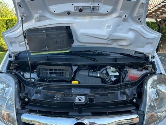 Белый Опель Виваро, объемом двигателя 2 л и пробегом 210 тыс. км за 8500 $, фото 23 на Automoto.ua