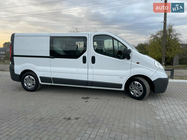 Білий Опель Віваро, об'ємом двигуна 2 л та пробігом 259 тис. км за 14899 $, фото 3 на Automoto.ua