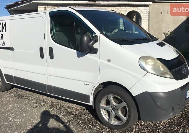 Білий Опель Віваро, об'ємом двигуна 2 л та пробігом 317 тис. км за 7800 $, фото 2 на Automoto.ua