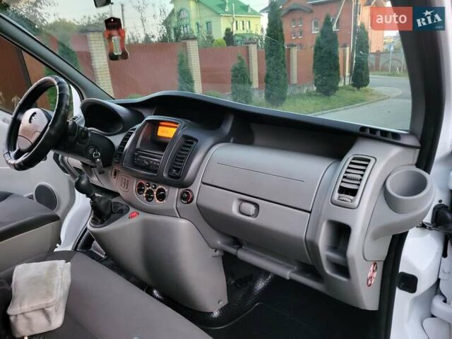 Білий Опель Віваро, об'ємом двигуна 2 л та пробігом 242 тис. км за 9888 $, фото 72 на Automoto.ua