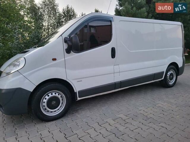 Білий Опель Віваро, об'ємом двигуна 2 л та пробігом 242 тис. км за 9888 $, фото 24 на Automoto.ua