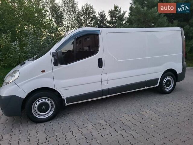 Білий Опель Віваро, об'ємом двигуна 2 л та пробігом 242 тис. км за 9888 $, фото 26 на Automoto.ua