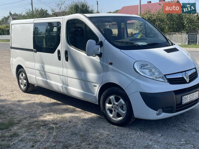 Белый Опель Виваро, объемом двигателя 2 л и пробегом 264 тыс. км за 11500 $, фото 1 на Automoto.ua