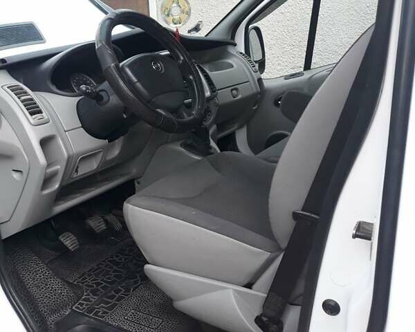 Белый Опель Виваро, объемом двигателя 2 л и пробегом 150 тыс. км за 12450 $, фото 6 на Automoto.ua