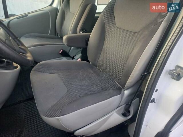 Белый Опель Виваро, объемом двигателя 2 л и пробегом 252 тыс. км за 13200 $, фото 5 на Automoto.ua