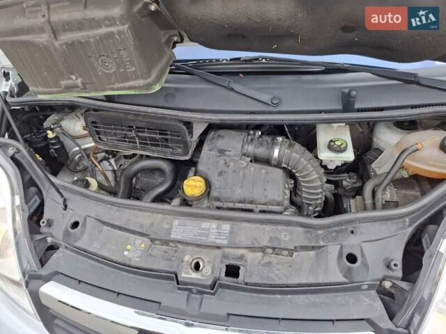 Белый Опель Виваро, объемом двигателя 2 л и пробегом 209 тыс. км за 15300 $, фото 14 на Automoto.ua