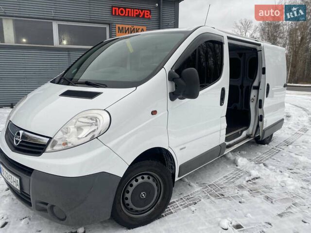 Белый Опель Виваро, объемом двигателя 2 л и пробегом 300 тыс. км за 10000 $, фото 2 на Automoto.ua