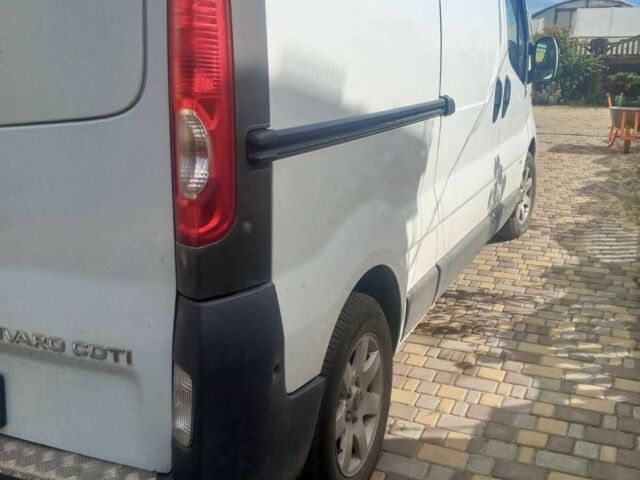 Белый Опель Виваро, объемом двигателя 2 л и пробегом 350 тыс. км за 10500 $, фото 4 на Automoto.ua