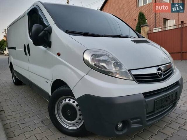 Білий Опель Віваро, об'ємом двигуна 2 л та пробігом 242 тис. км за 9888 $, фото 4 на Automoto.ua