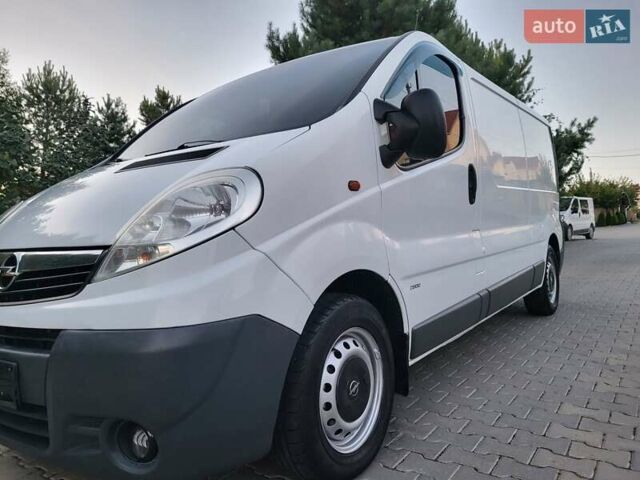 Білий Опель Віваро, об'ємом двигуна 2 л та пробігом 242 тис. км за 9888 $, фото 17 на Automoto.ua