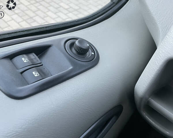 Білий Опель Віваро, об'ємом двигуна 2 л та пробігом 259 тис. км за 14899 $, фото 54 на Automoto.ua