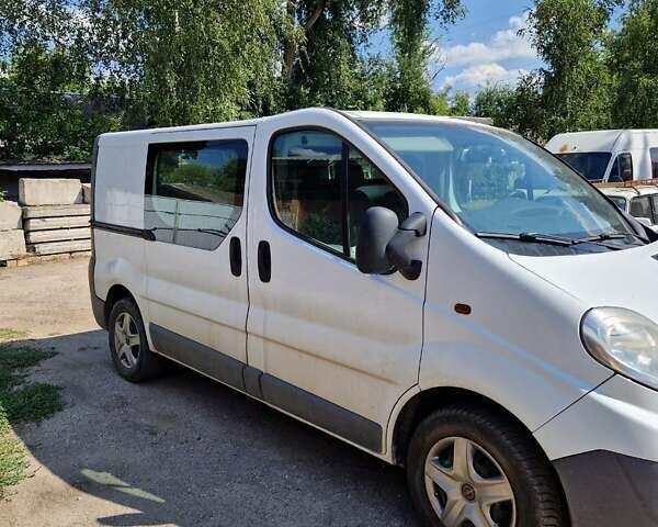 Белый Опель Виваро, объемом двигателя 2 л и пробегом 306 тыс. км за 8000 $, фото 1 на Automoto.ua