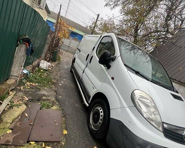 Белый Опель Виваро, объемом двигателя 2 л и пробегом 300 тыс. км за 11000 $, фото 1 на Automoto.ua