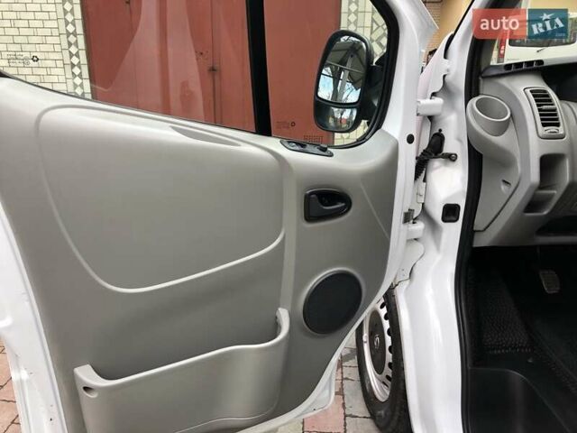 Білий Опель Віваро, об'ємом двигуна 2 л та пробігом 264 тис. км за 14600 $, фото 38 на Automoto.ua