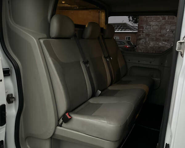 Білий Опель Віваро, об'ємом двигуна 2 л та пробігом 320 тис. км за 12500 $, фото 6 на Automoto.ua