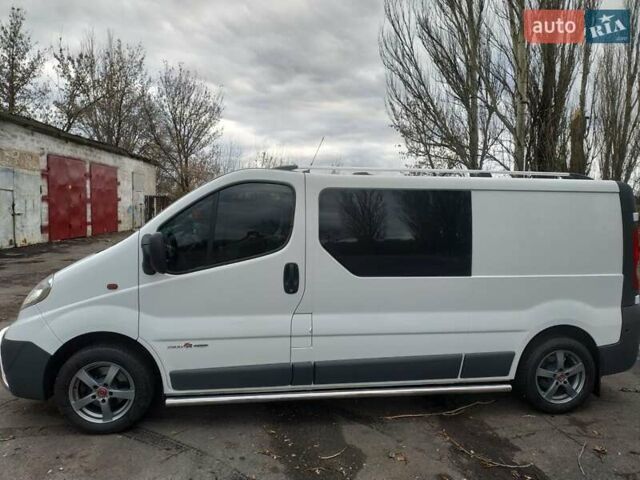 Белый Опель Виваро, объемом двигателя 2 л и пробегом 255 тыс. км за 10500 $, фото 4 на Automoto.ua