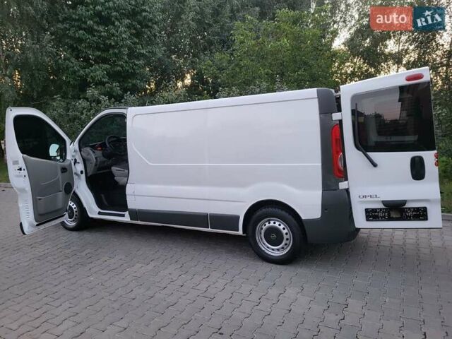 Білий Опель Віваро, об'ємом двигуна 2 л та пробігом 242 тис. км за 9888 $, фото 63 на Automoto.ua