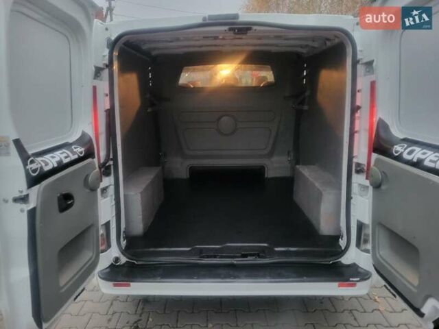 Белый Опель Виваро, объемом двигателя 2 л и пробегом 265 тыс. км за 13300 $, фото 91 на Automoto.ua