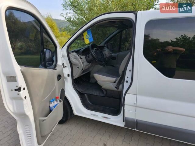 Білий Опель Віваро, об'ємом двигуна 2 л та пробігом 392 тис. км за 9900 $, фото 6 на Automoto.ua