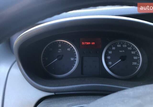 Білий Опель Віваро, об'ємом двигуна 2 л та пробігом 317 тис. км за 7800 $, фото 17 на Automoto.ua