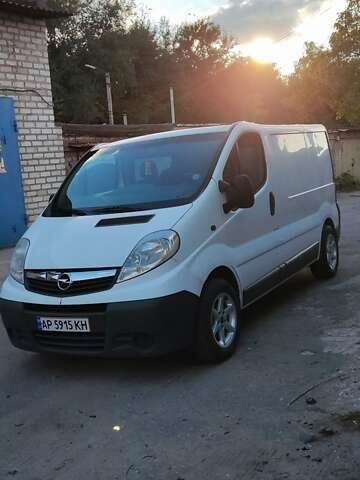 Белый Опель Виваро, объемом двигателя 2 л и пробегом 230 тыс. км за 7300 $, фото 3 на Automoto.ua