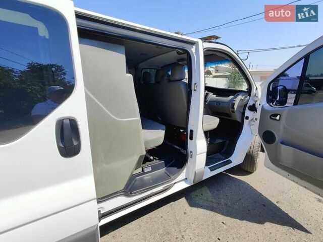 Белый Опель Виваро, объемом двигателя 2 л и пробегом 348 тыс. км за 10500 $, фото 6 на Automoto.ua