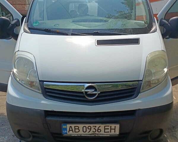 Білий Опель Віваро, об'ємом двигуна 2 л та пробігом 253 тис. км за 10200 $, фото 1 на Automoto.ua