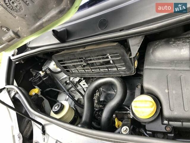 Білий Опель Віваро, об'ємом двигуна 2 л та пробігом 264 тис. км за 14600 $, фото 60 на Automoto.ua
