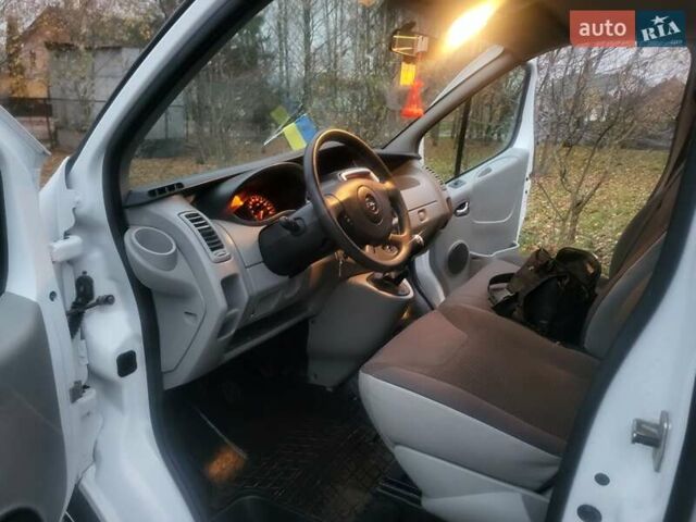 Белый Опель Виваро, объемом двигателя 2 л и пробегом 265 тыс. км за 13300 $, фото 98 на Automoto.ua