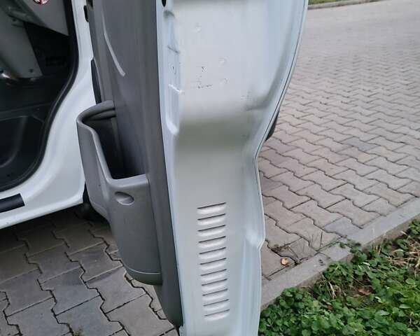 Білий Опель Віваро, об'ємом двигуна 2 л та пробігом 242 тис. км за 9888 $, фото 82 на Automoto.ua