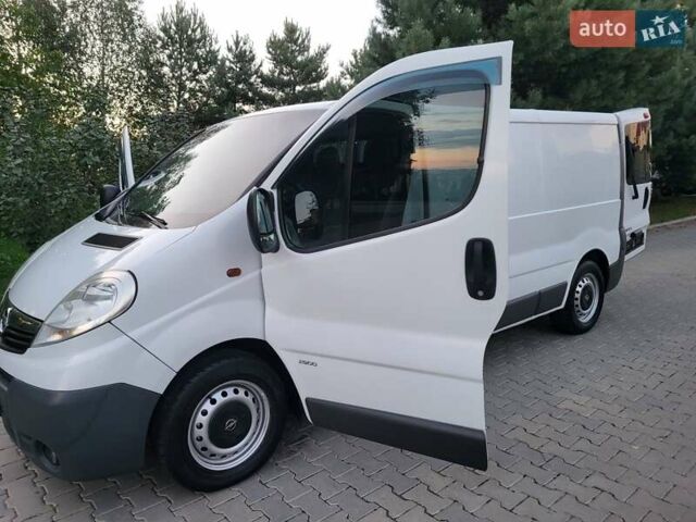 Білий Опель Віваро, об'ємом двигуна 2 л та пробігом 242 тис. км за 9888 $, фото 55 на Automoto.ua