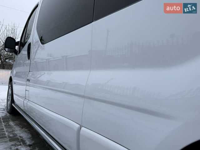 Білий Опель Віваро, об'ємом двигуна 2 л та пробігом 267 тис. км за 15750 $, фото 63 на Automoto.ua