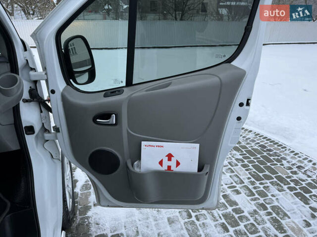 Білий Опель Віваро, об'ємом двигуна 2 л та пробігом 267 тис. км за 15750 $, фото 96 на Automoto.ua