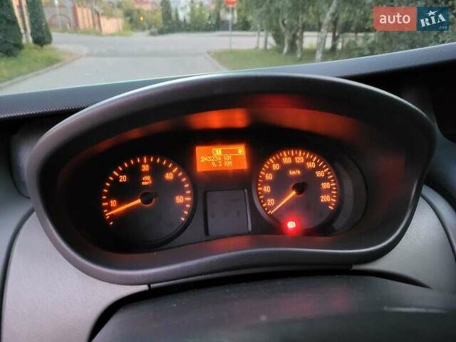 Білий Опель Віваро, об'ємом двигуна 2 л та пробігом 242 тис. км за 9888 $, фото 105 на Automoto.ua