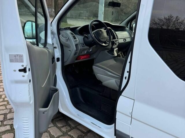 Белый Опель Виваро, объемом двигателя 2 л и пробегом 196 тыс. км за 7800 $, фото 7 на Automoto.ua